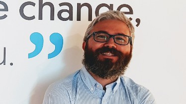 Zenith contrata a un 'communication planner director'